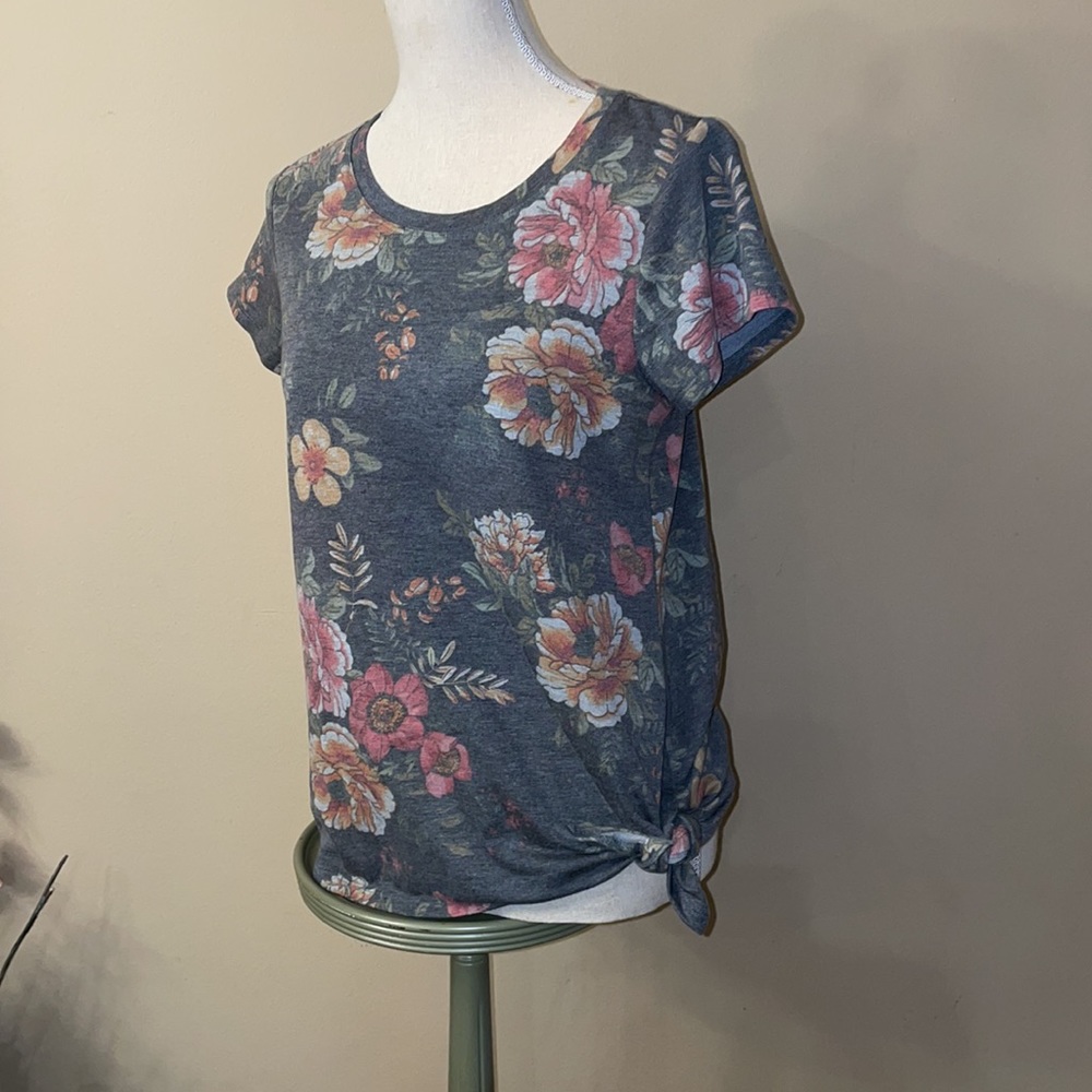 Apt9 Floral T-Shirt - Picture 2 of 5